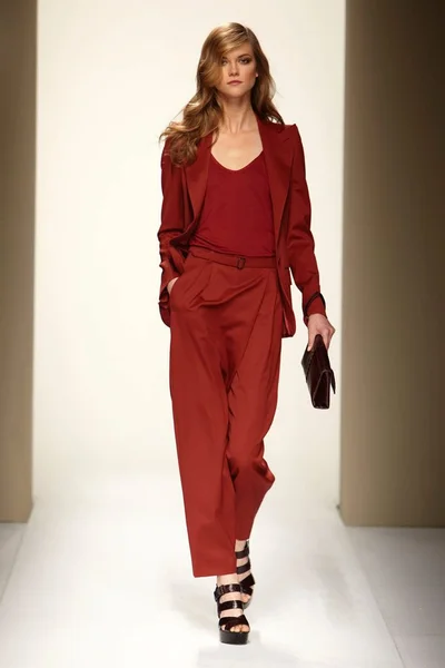 Look 3
